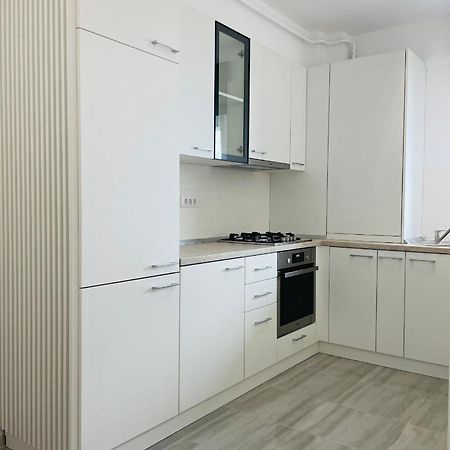 Q Royal Apartment - Palas Center Яссы Экстерьер фото