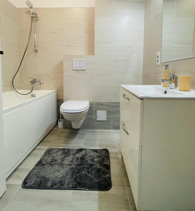 Q Royal Apartment - Palas Center Яссы Экстерьер фото