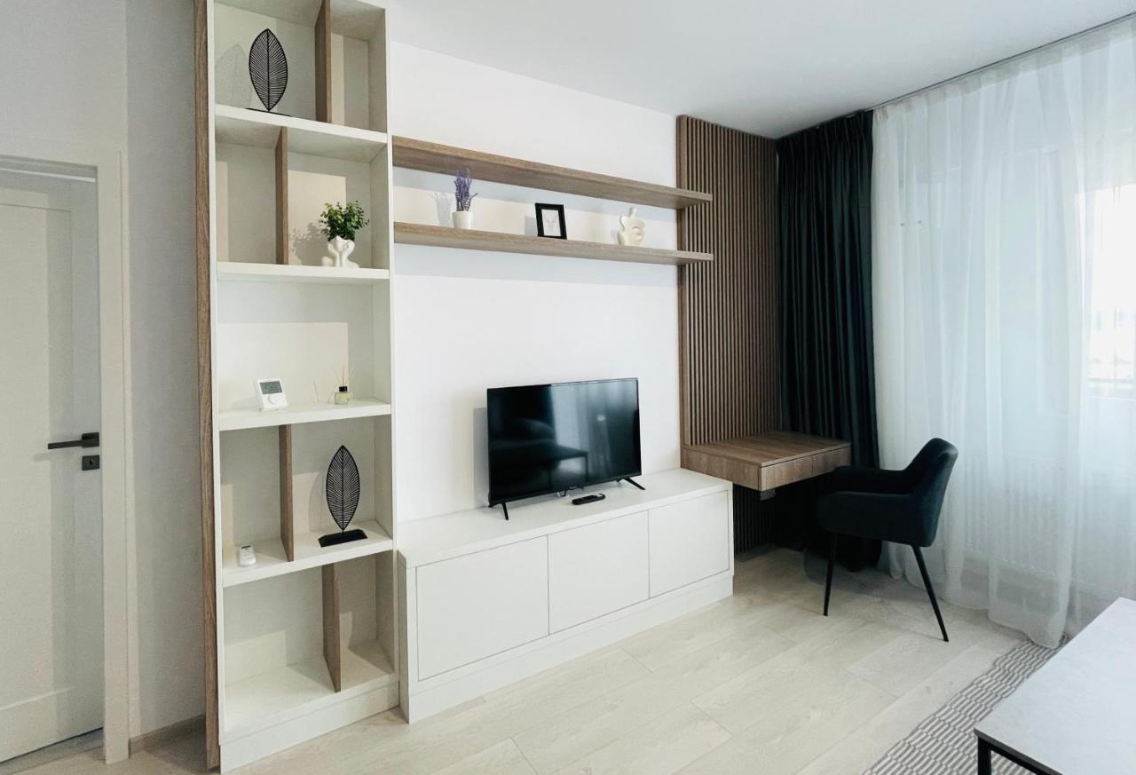Q Royal Apartment - Palas Center Яссы Экстерьер фото